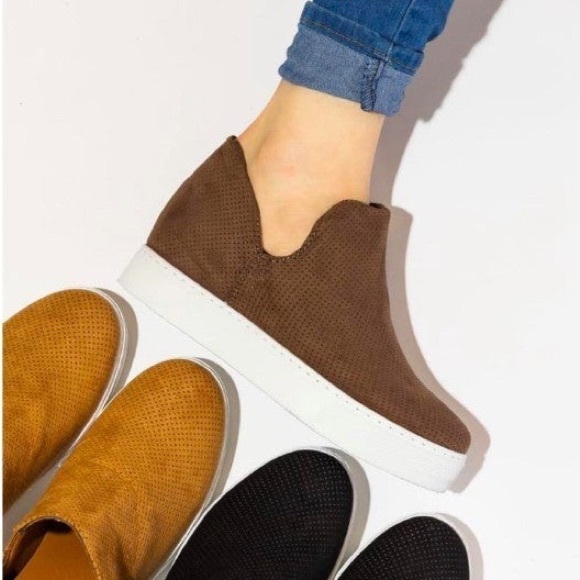 NIB Forever brown slip on platform wedge sneaker heel women’s shoes size 5.5 - Picture 2 of 2